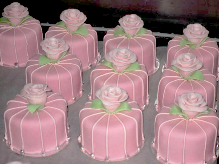 pink-cakes1