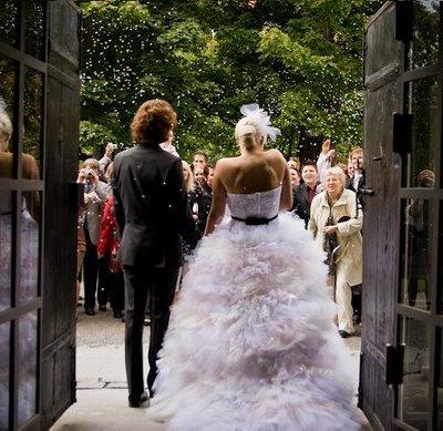 fluffy bride with confetti